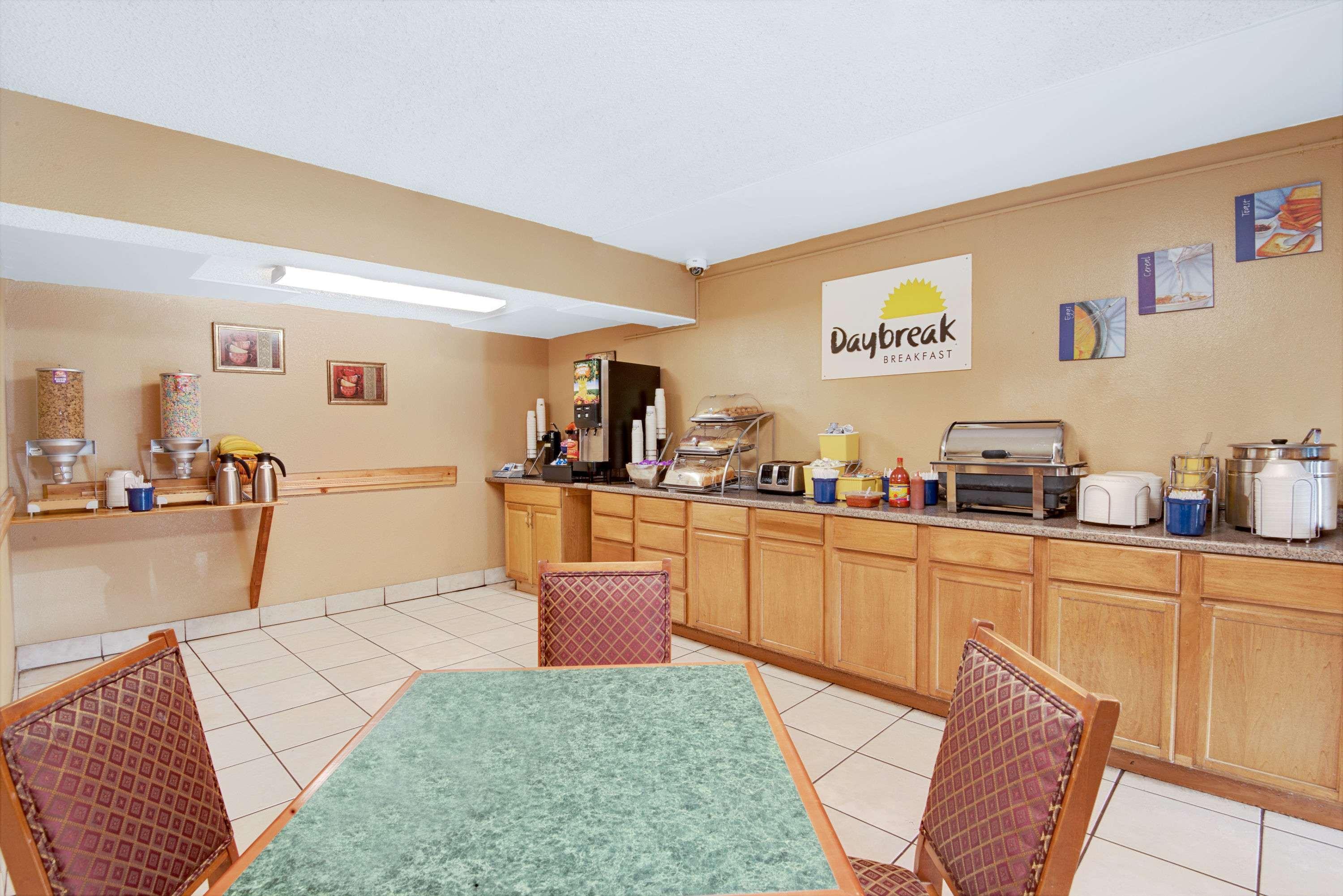 Days Inn By Wyndham El Paso Airport East Buitenkant foto