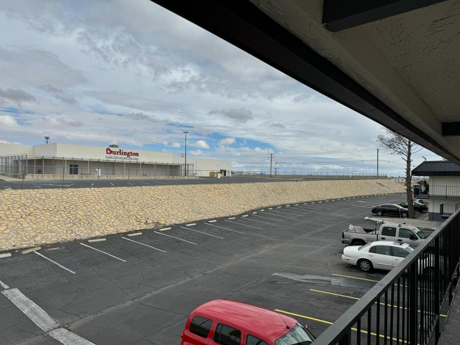 Days Inn By Wyndham El Paso Airport East Buitenkant foto